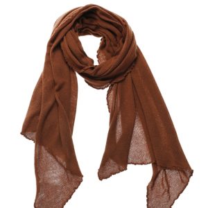 Kuscheliger Strickschal in cognac