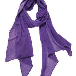 Kuscheiger Strickschal in lavendel