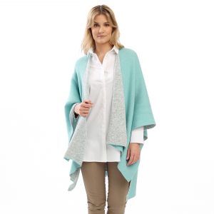Cape in acqua gestrickt
