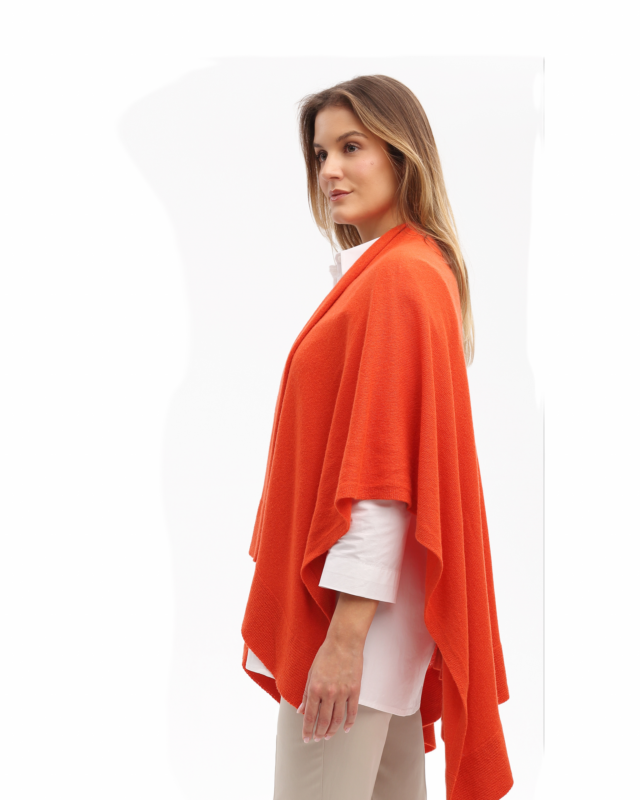 Gestricktes Cape in orange