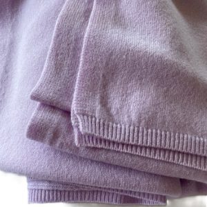 Gestrickter Kaschmirschal in flieder